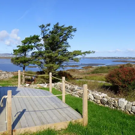 The Sea House 邓格洛